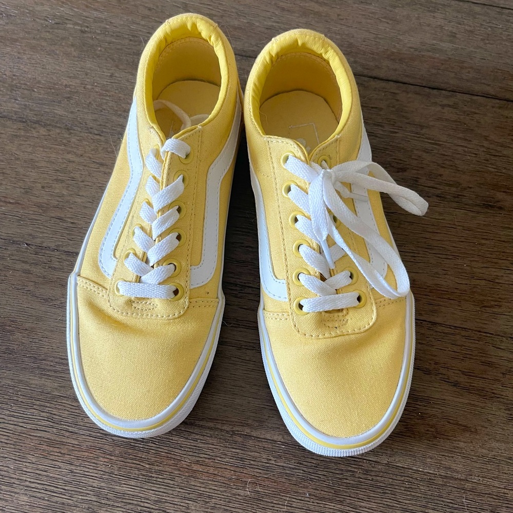 Size 6 pastel yellow vans